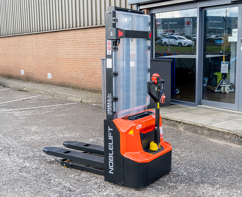 Noblelift Edge PSE12B/12N Electric wrapover stacker truck