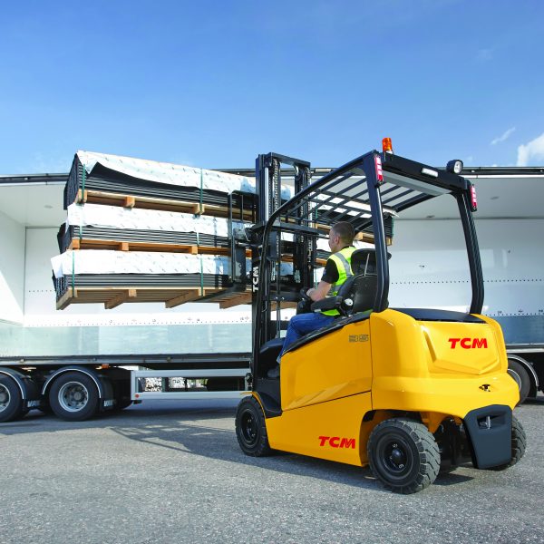 3 wheels or 4 tcm forklift blog post from w hall (1)